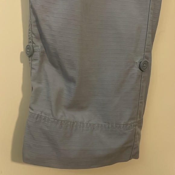 The North Face Grey Convertible Roll Capri Pants Size 6 - Picture 5 of 16